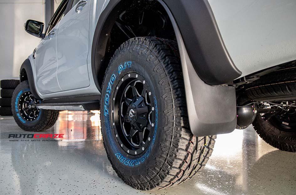 FORD RANGER BOOST GLOSS BLACK MILLED ACCENTS